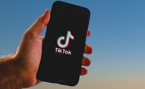 Achète des followers, likes et vues pour briller sur tiktok
